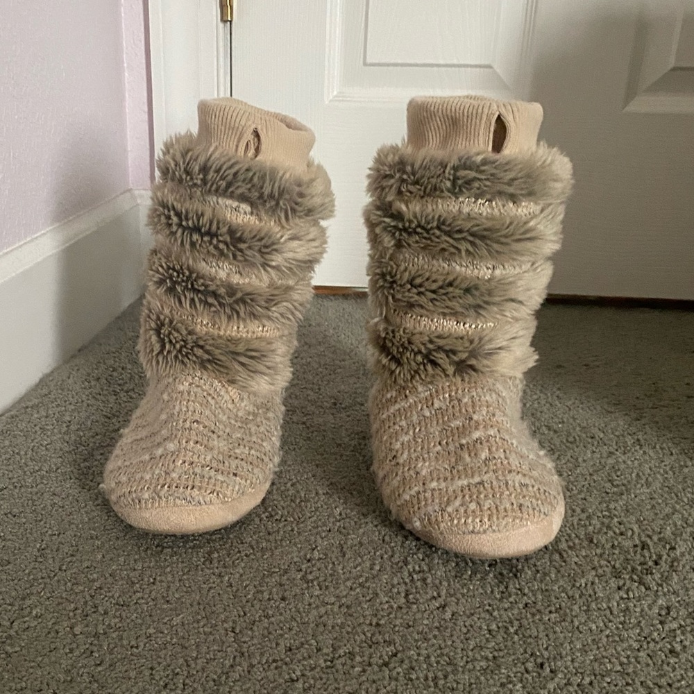 Comfy faux fur boot slippers